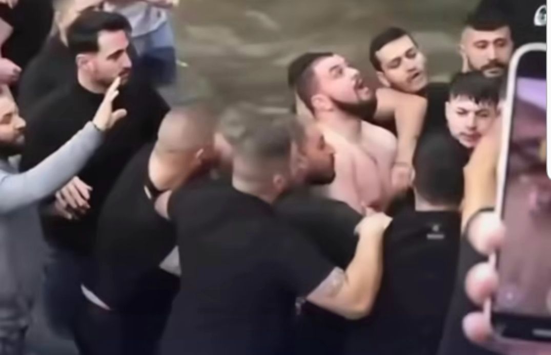 Plas grushti në hedhjen e kryqit … (VIDEO)