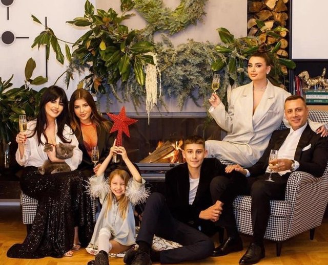 Vajza e Mark Frrokut shpërthen keq ndaj Rudina Dembacajt: Po na ndan nga i vetmi prind që kemi!