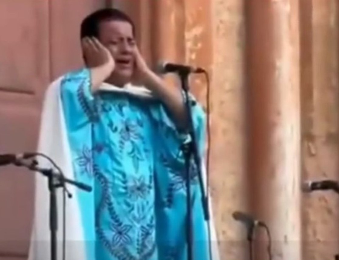 Skena shokuese nga Portugalia: Prifti i kishës thërret Ezanin në kishë pasi konvertohet në Musliman (VIDEO)