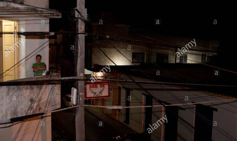 “Fqinja ime del çdo natë në ballkon dhe bën diçka që më lë pa frymë. Një natë nuk durova më dhe shkova…Aty ndodhi e pabesueshmja”