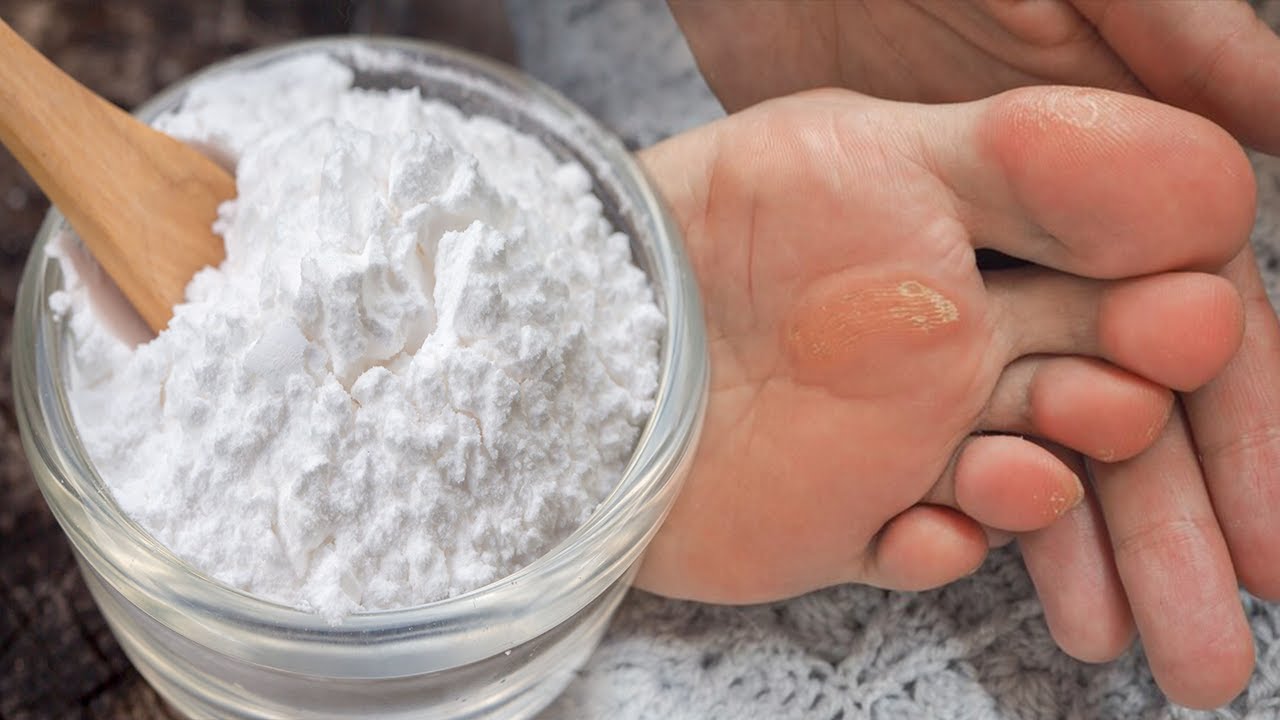 Kjo grua fërkoi këmbët me sodë buke 2 herë në javë dhe ajo çfarë i ndodhi e la pa fjalë (VIDEO)