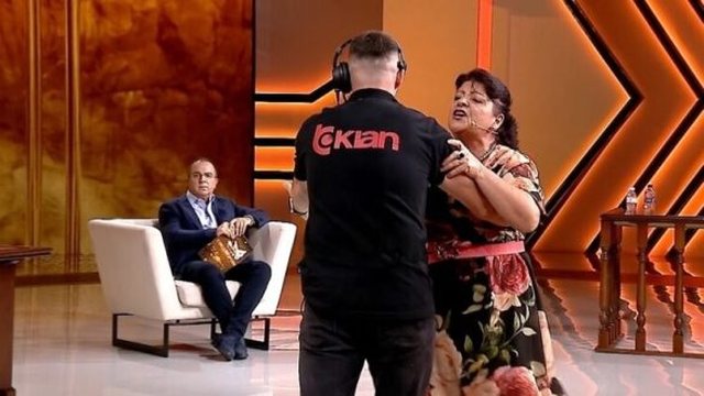 “Sjell dashënorët në shtëpi, kam fakte”/ Djali akuza nënës: Më thonë biri i ku**ës! Fle me burrin e flet me..