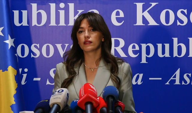 Albulena Haxhiu mbledh nesër krerët e partive politike, diskutime për datën e zgjedhjeve të reja