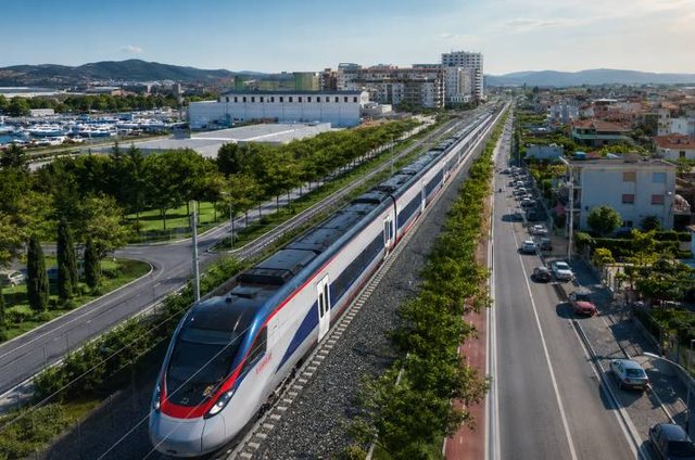 Rikthehet treni Tirane Durres me 120 km ne ore, mberrin per 20 minuta, ja kur hapet
