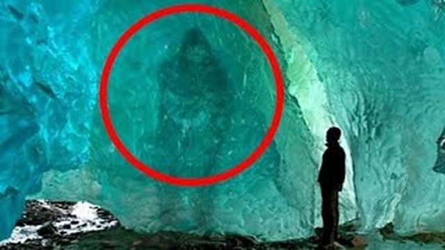 Një Shkencëtar Gjen Diçka Të Çuditshme Në Një Ajsberg – Kur Kupton Çfarë Është Në Të Vërtetë, Mbetet Pa Fjalë..(VIDEO)