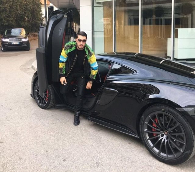 Tatimet sekuestrojnë 8 makina luksoze të Fatmir Hysenbelliut, mes tyre edhe McLaren