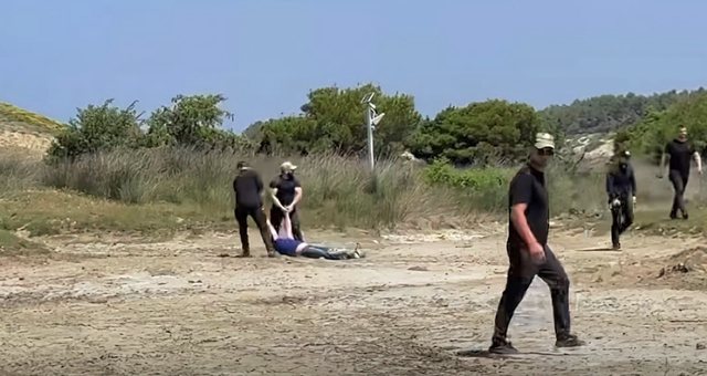 Protesta në Zvërnec : Pretenduesi i pronës tërhiqet zvarrë në mënyrë skandaloze