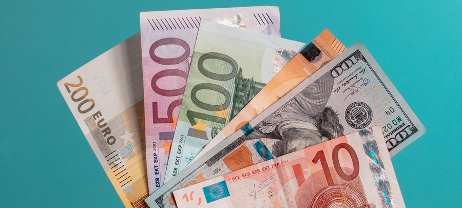Euro dhe dollari nuk dalin nga gremina, zbuloni me sa këmbehen monedhat e huaja sot