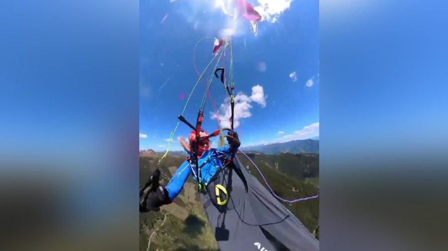 Sekonda nga tragjedia, Ja si 44-vjeçarja mbijeton pas përplasjes në ajër me avionin (VIDEO)