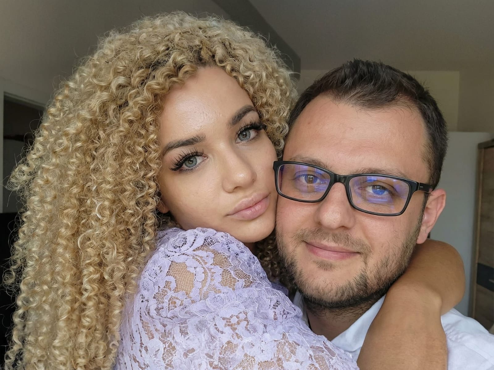 Rrethi familjar i Daniel Shimës me të cilin pastroi paratë e AKSHI-t nga mamaja tek e dashura avokate. A do t’i arrestojë Altin Dumani?