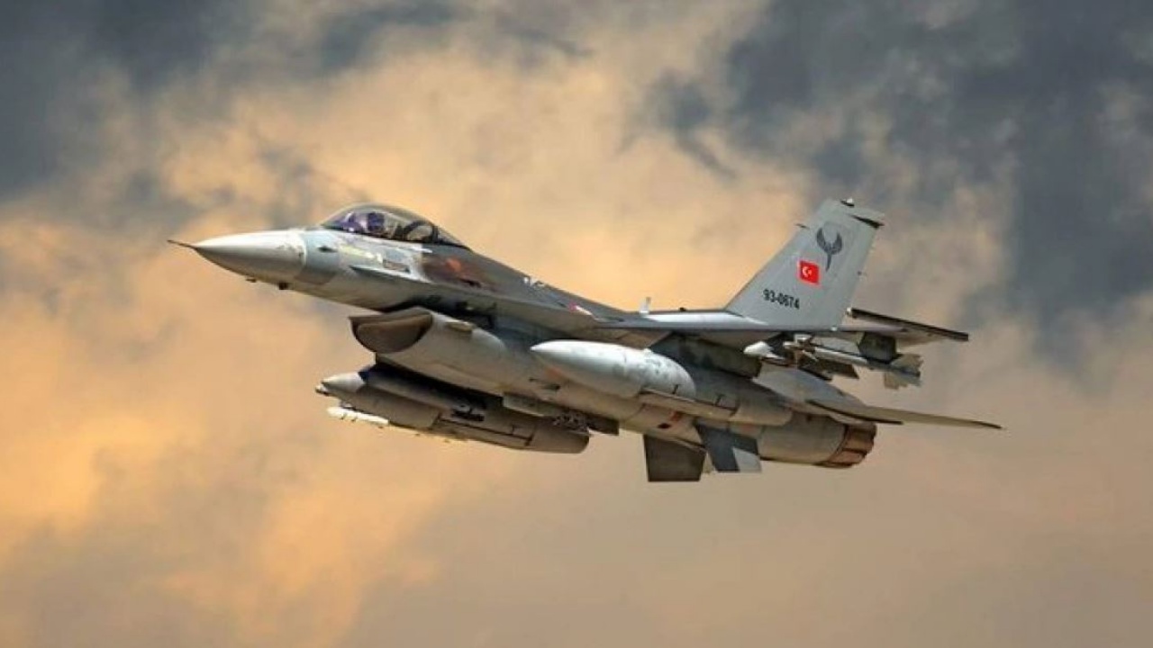 Çfarë po ndodh?! Tensione mbi Egje, avionët luftarakë turq shkelin hapësirën dhe përplasen me ata grekë