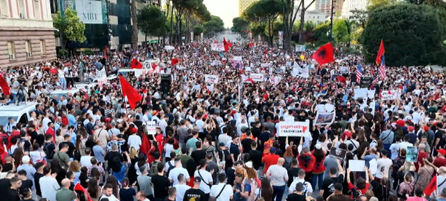 Taulant Balla zemërohet pse Reuters transmeton live protestën në Tiranë: Kanë hall tjetër