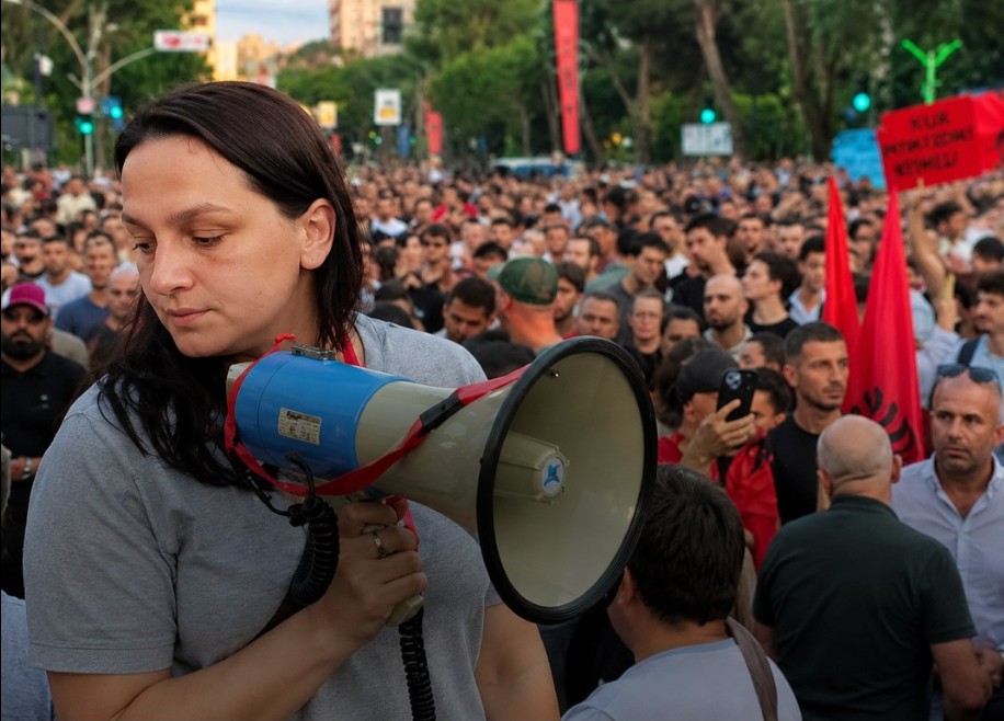 Shqiptarët i sulen Edi Ramës, gazetari bën përmbysjen e madhe! Çfarë po iu fshihet shqiptarëve