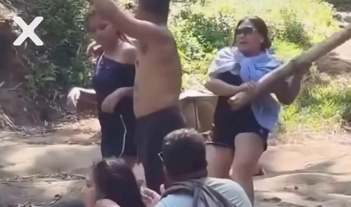 Pamje dramatike: Gruaja zbulon tradhtinë dhe e kap ‘mat’ pastaj e godet burrin me dru në kokë